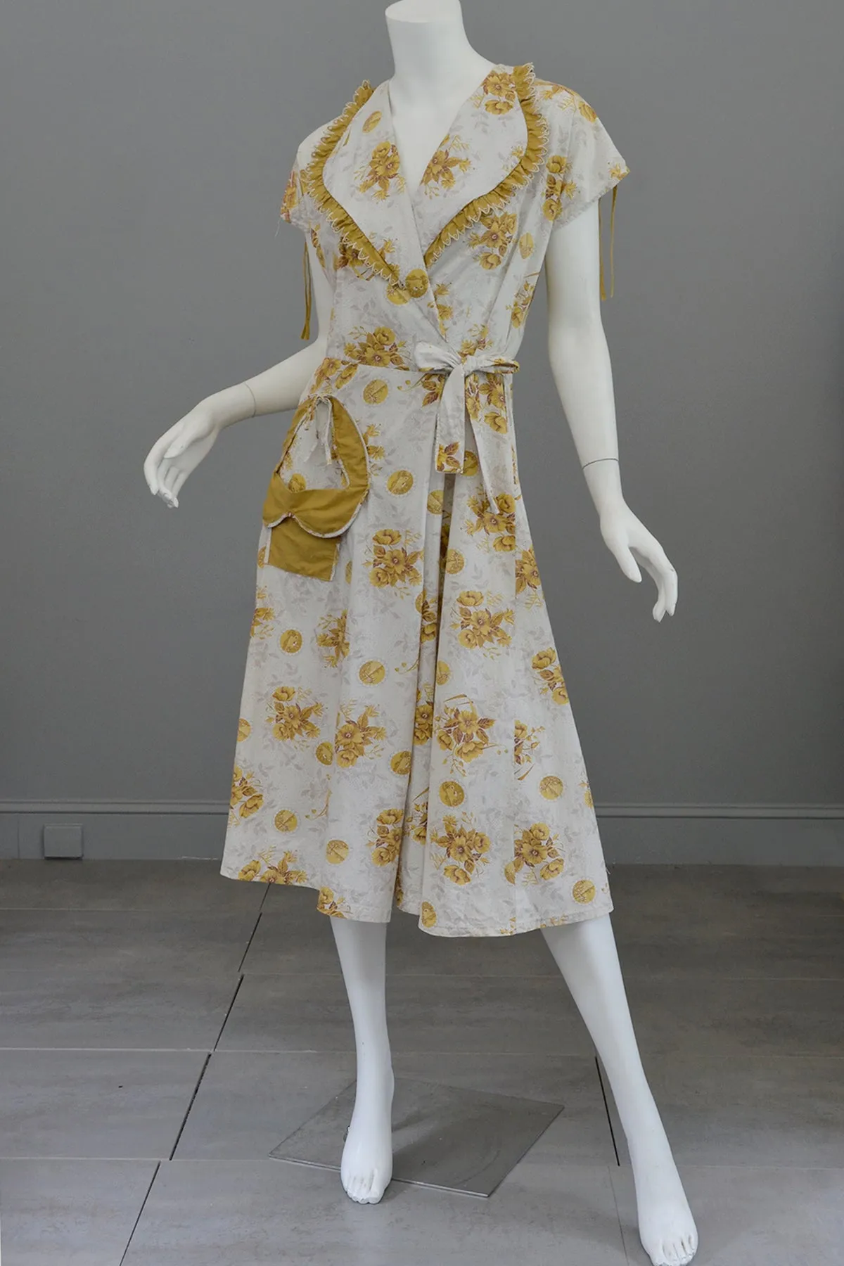 1930s 40s Novelty Print Cotton Wrap Dress, Housecoat, Robe