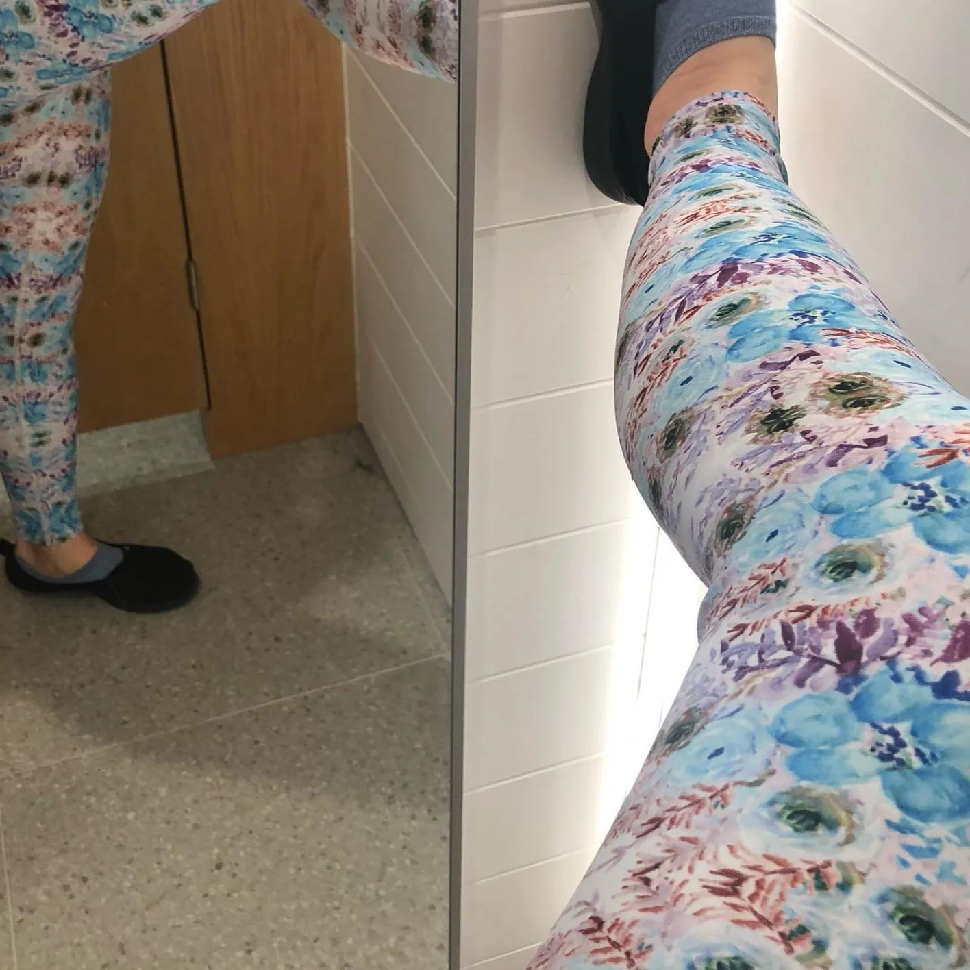 Blue Floral Yoga Leggings, Feminine Girlie Flower Print Women's Long Yoga Pants-Made in USA/EU/MX