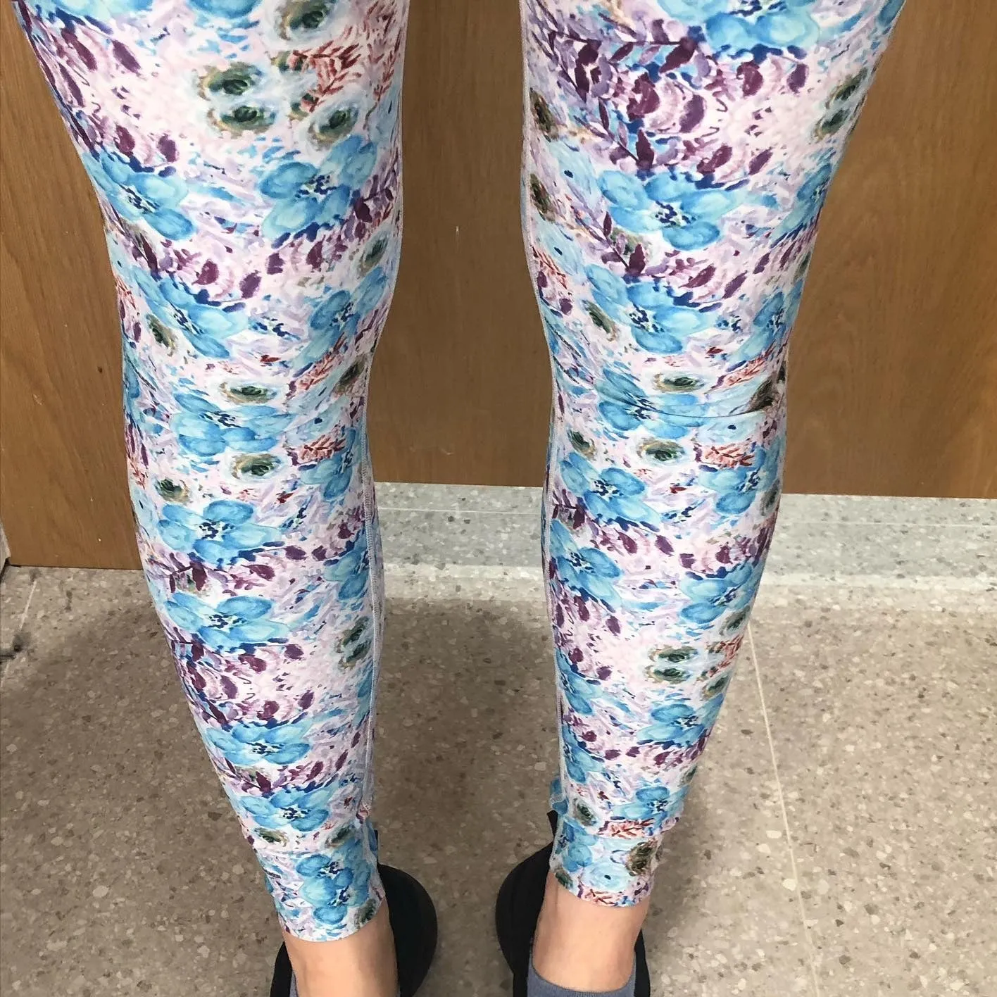 Blue Floral Yoga Leggings, Feminine Girlie Flower Print Women's Long Yoga Pants-Made in USA/EU/MX