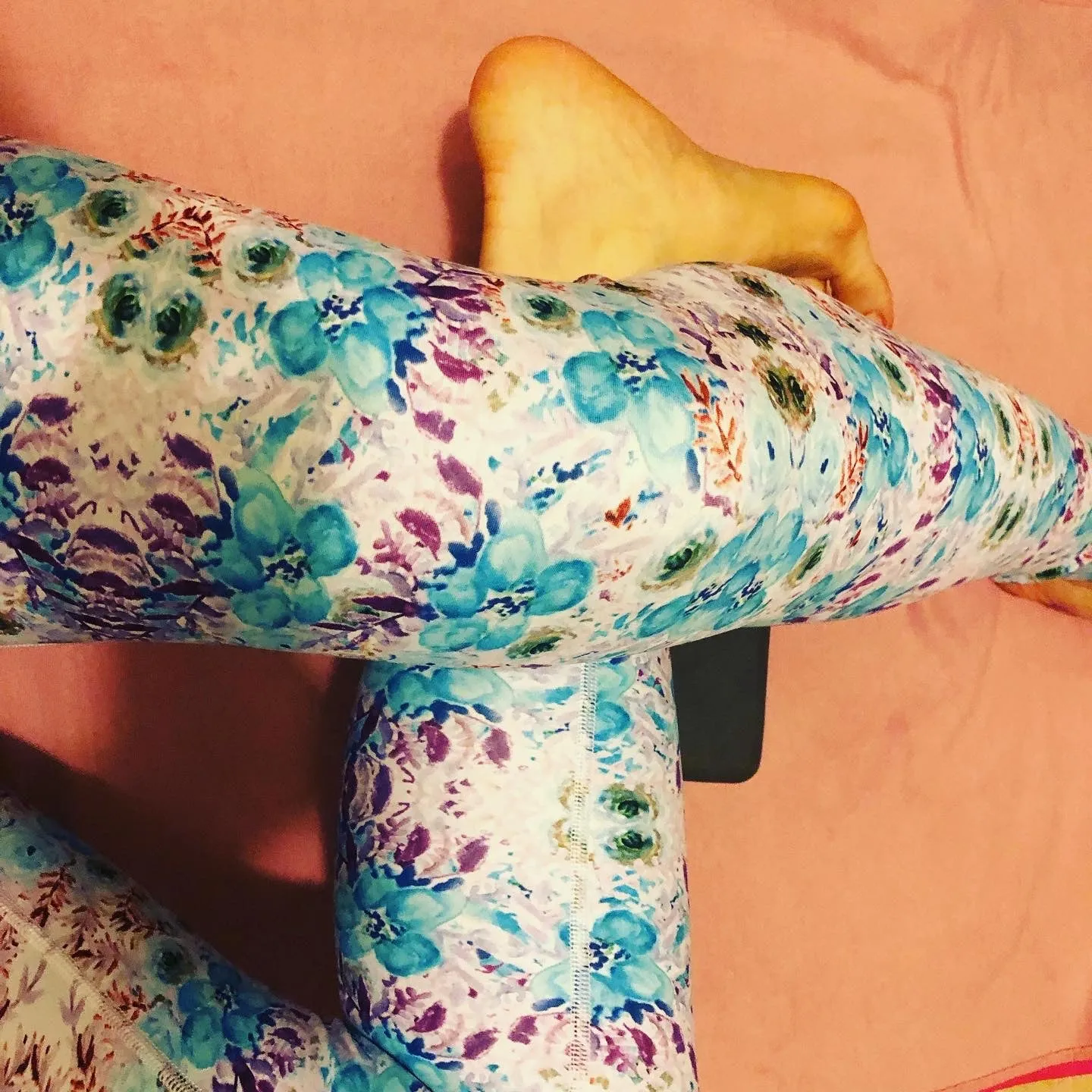 Blue Floral Yoga Leggings, Feminine Girlie Flower Print Women's Long Yoga Pants-Made in USA/EU/MX