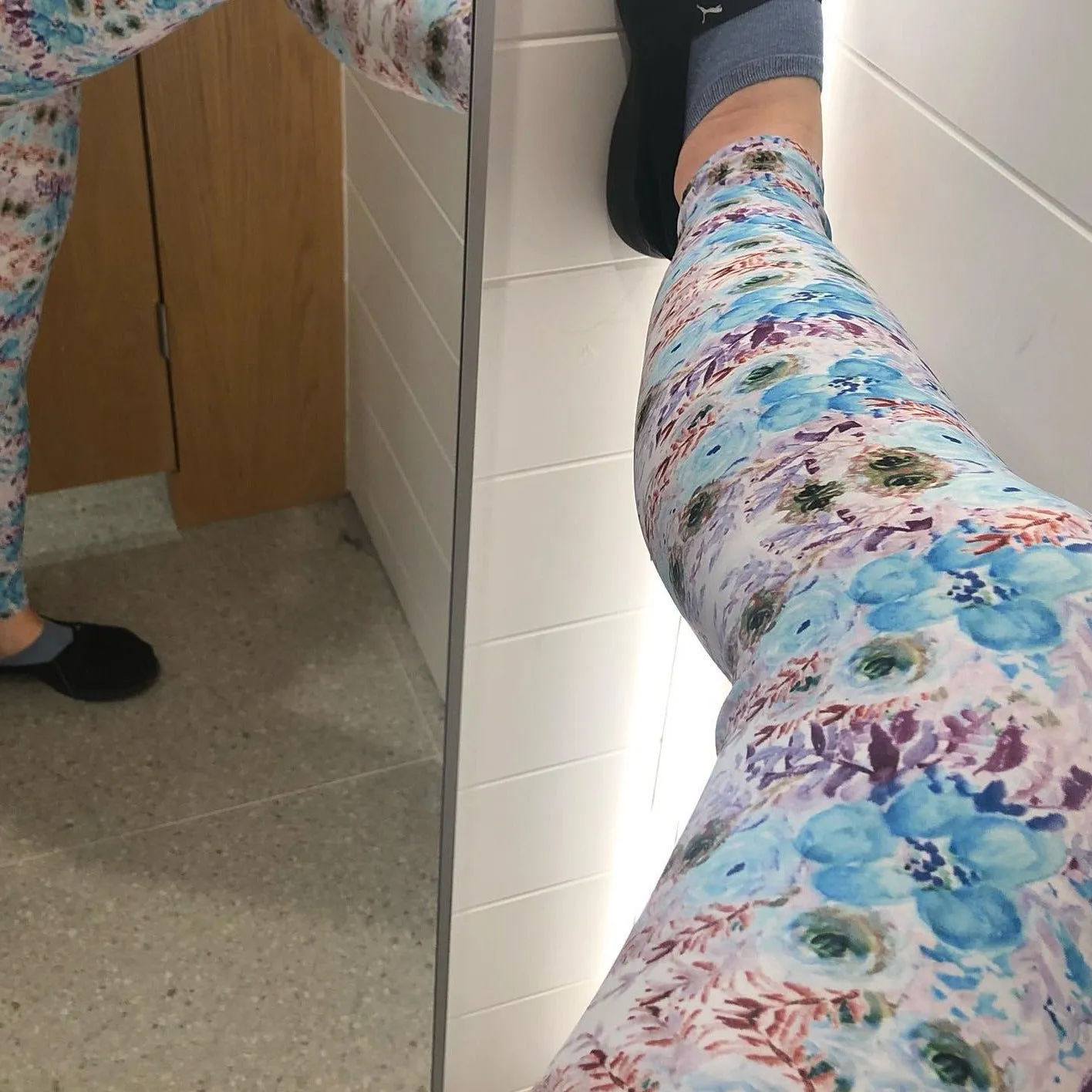 Blue Floral Yoga Leggings, Feminine Girlie Flower Print Women's Long Yoga Pants-Made in USA/EU/MX