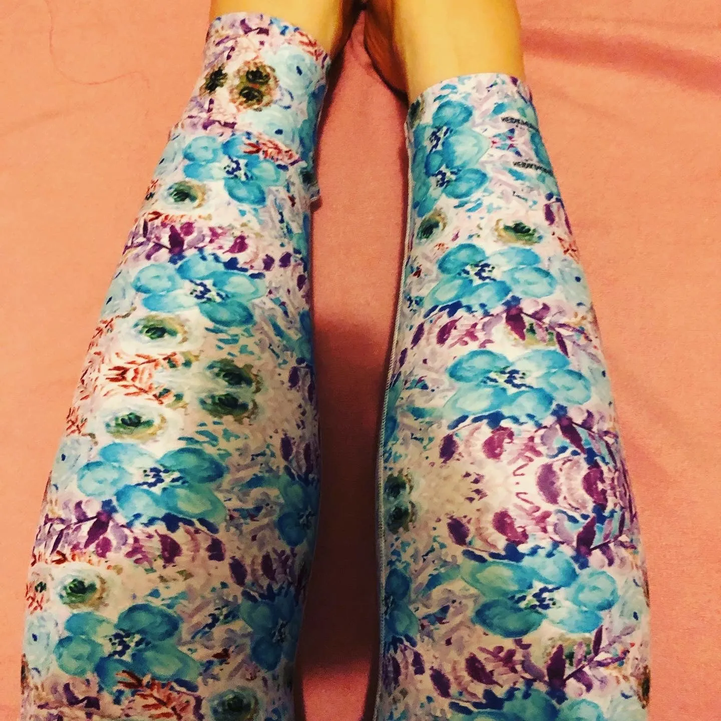 Blue Floral Yoga Leggings, Feminine Girlie Flower Print Women's Long Yoga Pants-Made in USA/EU/MX