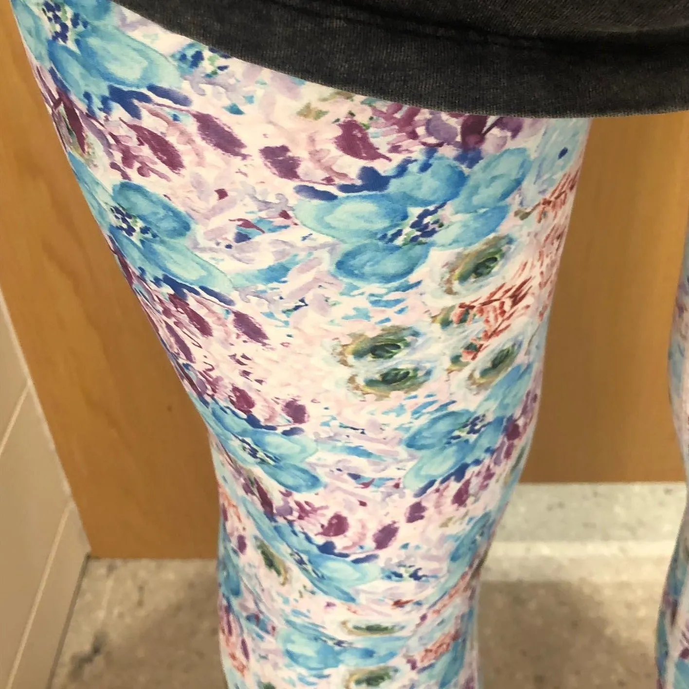 Blue Floral Yoga Leggings, Feminine Girlie Flower Print Women's Long Yoga Pants-Made in USA/EU/MX