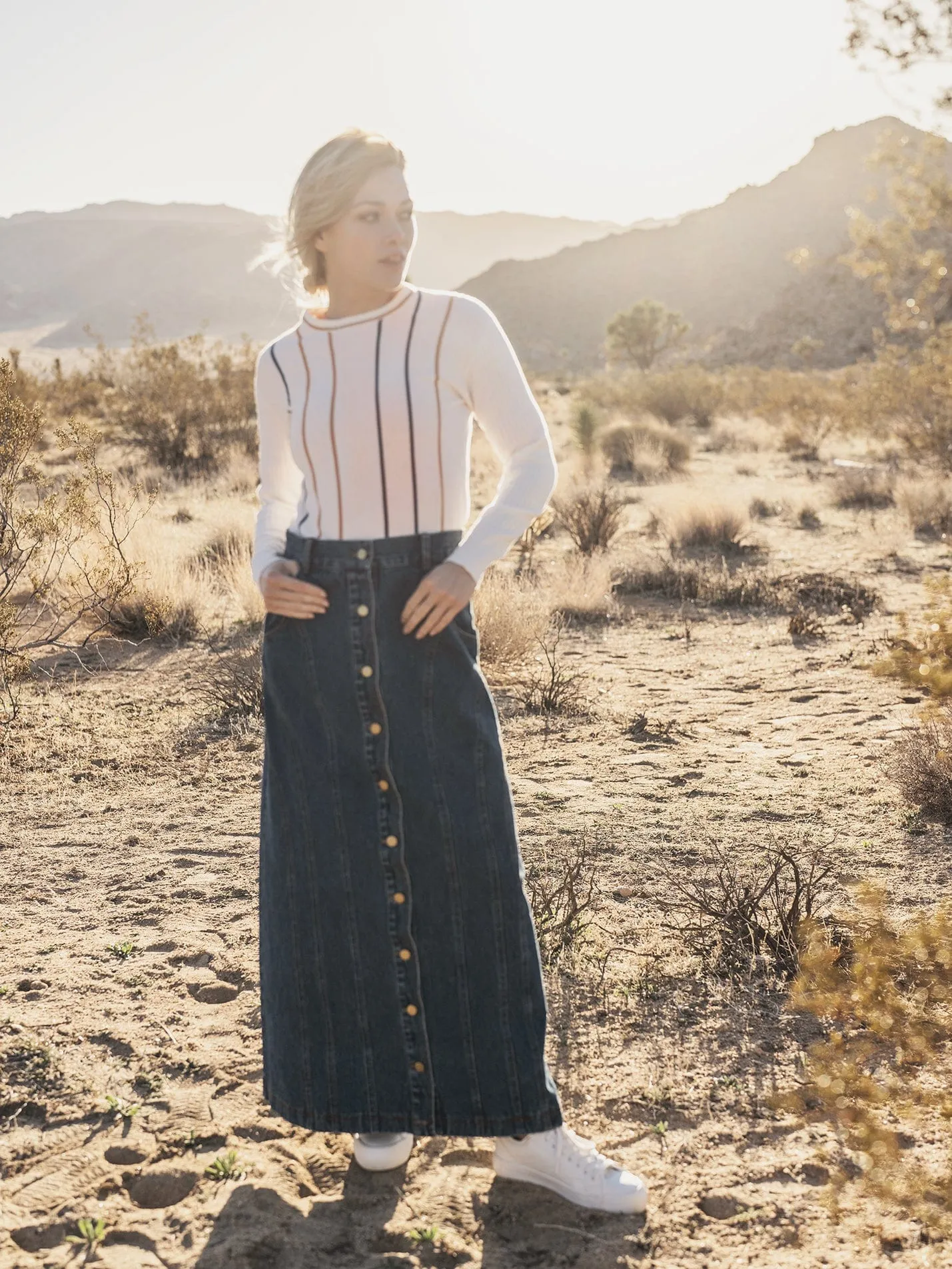 BUTTON DOWN SEAMED DENIM SKIRT-BLUE