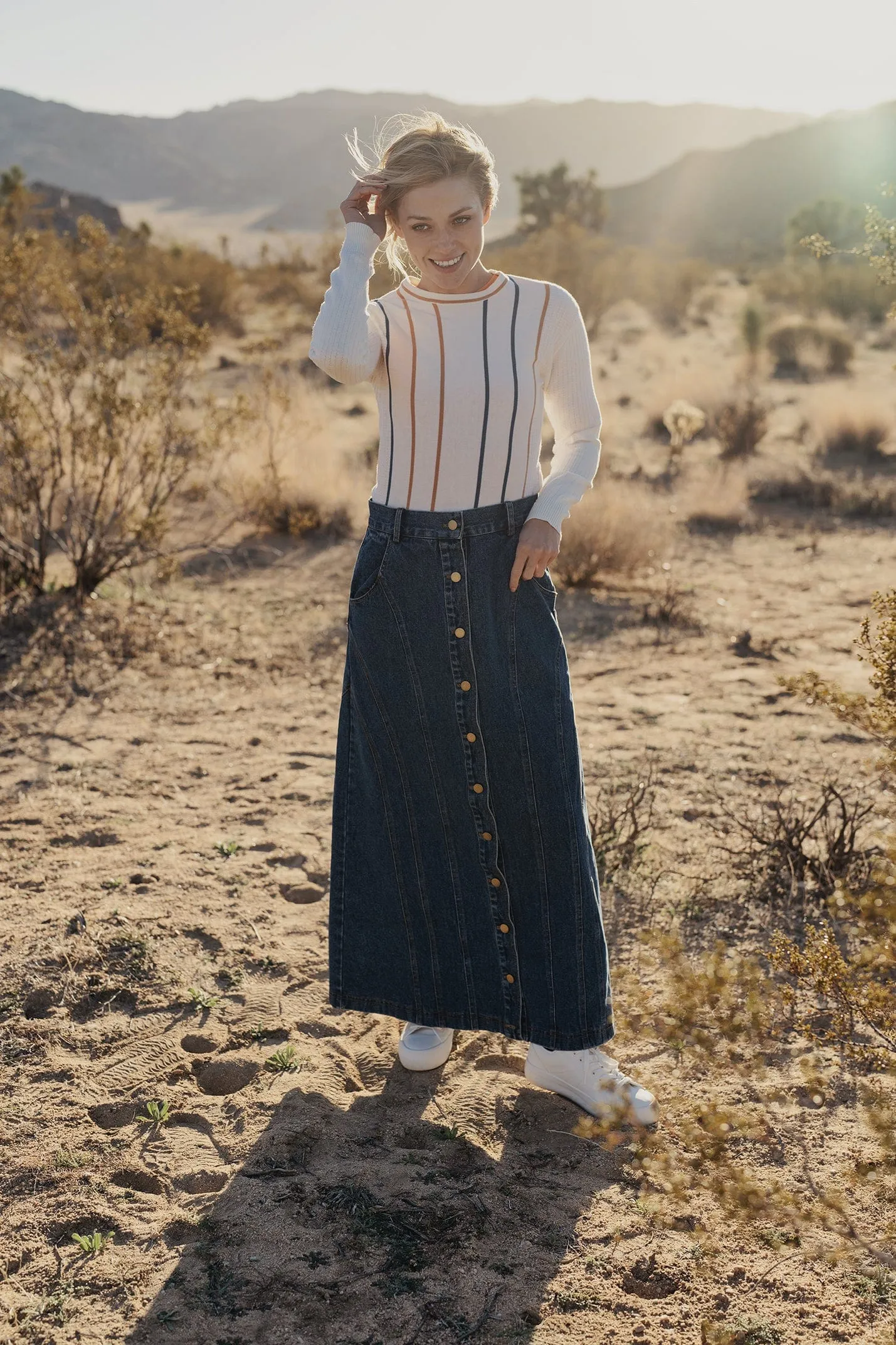 BUTTON DOWN SEAMED DENIM SKIRT-BLUE