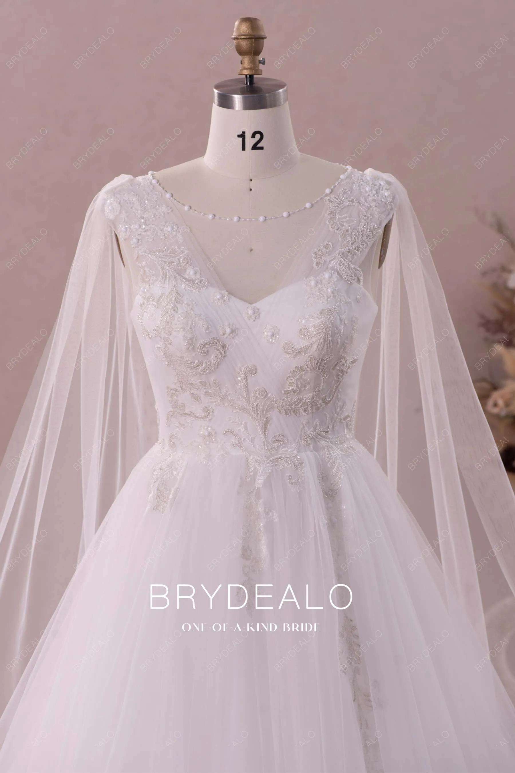 Designed Shoulder Streamers Illusion Neck Lace Tulle Wedding Gown