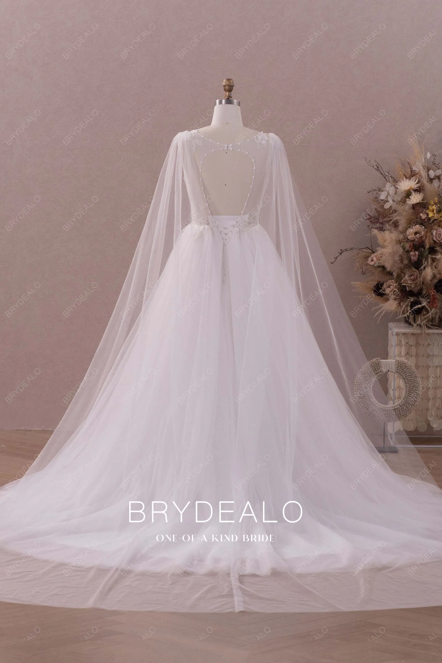 Designed Shoulder Streamers Illusion Neck Lace Tulle Wedding Gown