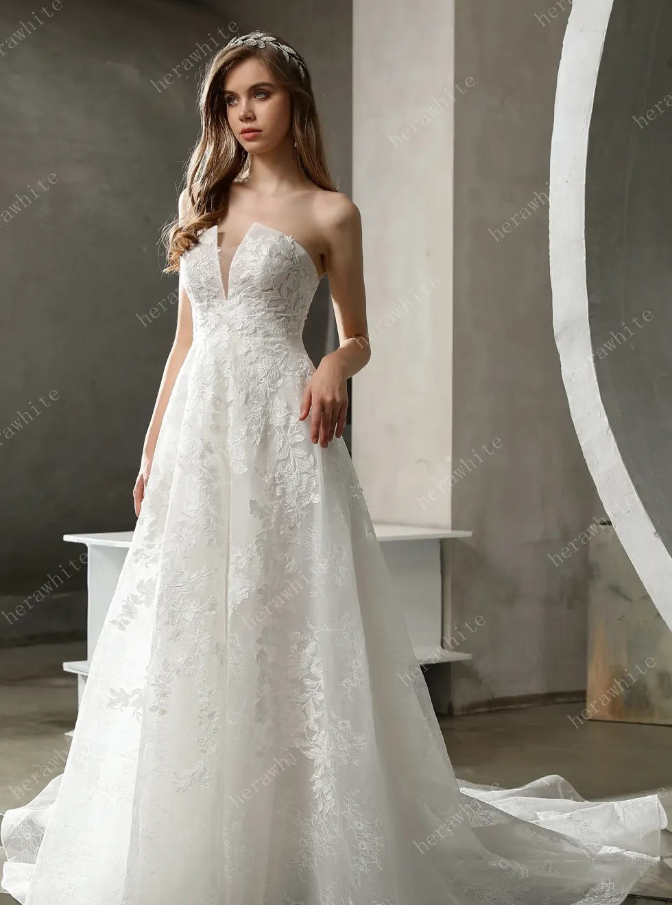 Romantic A-line Bridal Gown with Detachable Puff Sleeves