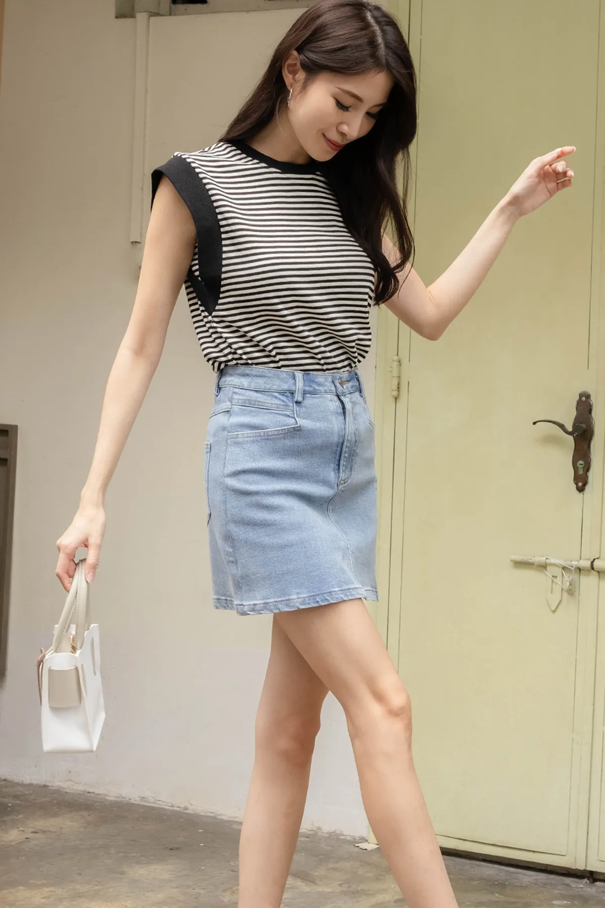 Sidelines Denim Skirt (Mid Blue)