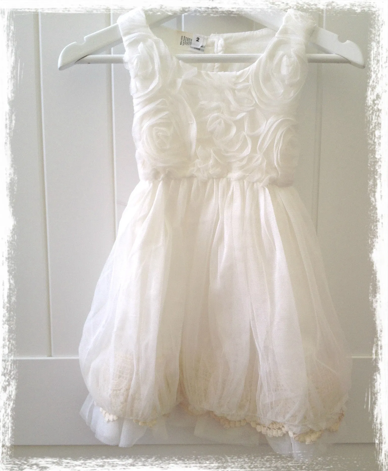 White petal and mesh puff layered dress. Dress46