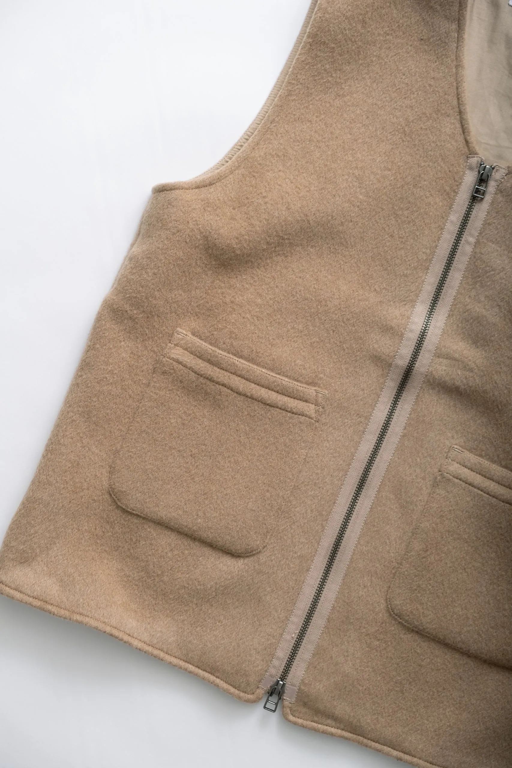 ZIP VEST - COYOTE CASHMERE