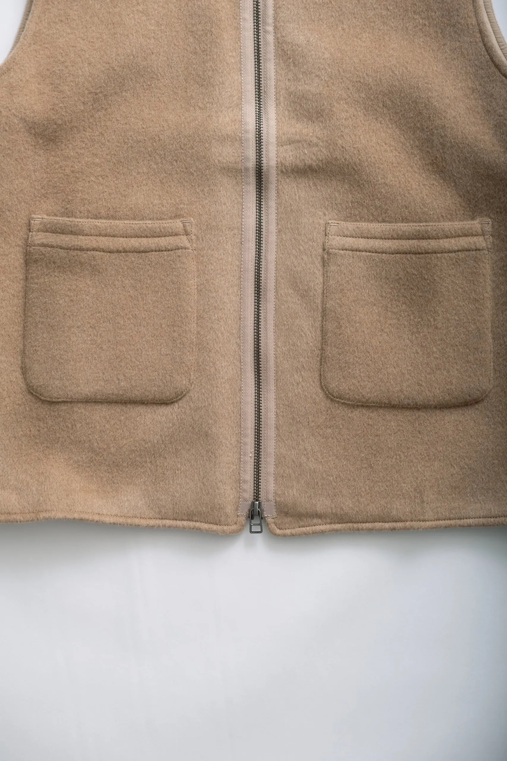 ZIP VEST - COYOTE CASHMERE